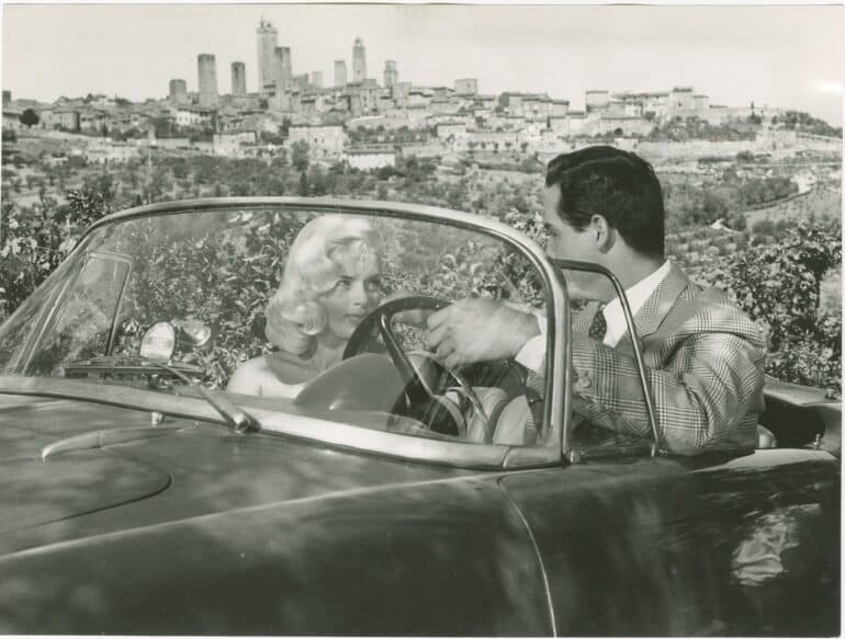 Photo Diana Dors and Vittorio Gassman in a scene from La ragazza del Palio a 1957 film directed by Luigi Zampa 1957 Touring Club Italiano 04 1654