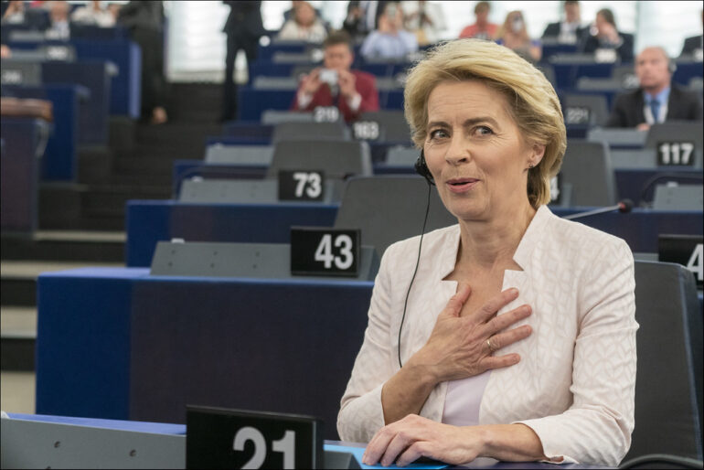 Sfiducia a von der Leyen bocciata dal Parlamento Ue, ma la presidente perde consensi