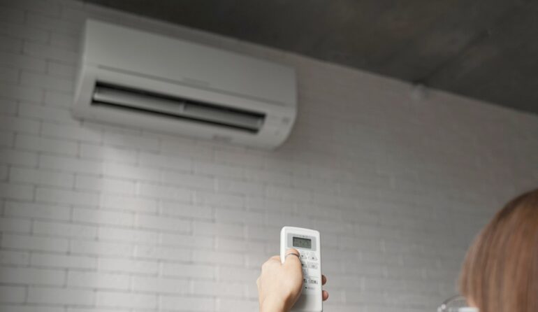 Spese familiari in aumento per il caldo: fino a 550 euro al mese secondo Assoutenti