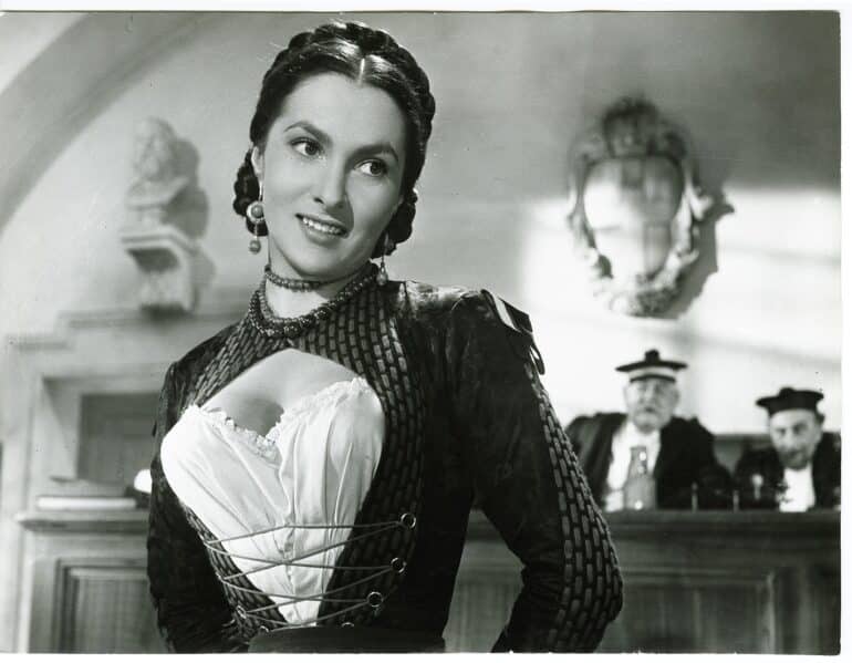 Photo Gina Lollobrigida in a scene from Altri tempi a 1952 film directed by Alessandro Blasetti 1952 Touring Club Italiano 04 1606