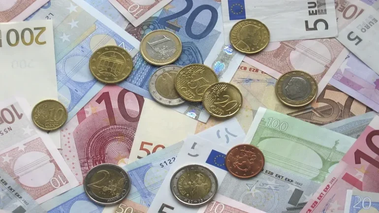 Ricorso vitalizi degli ex deputati: in 1.400 sfidano la Camera per riavere i privilegi