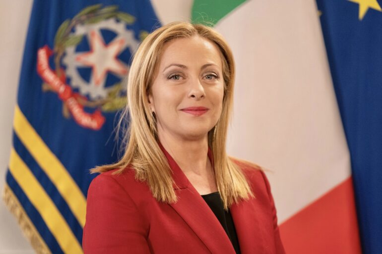 Caso Almasri: Meloni archiviata, ma Nordio, Piantedosi e Mantovano rischiano il processo. Perché?
