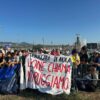 Giubileo giovani, striscione a Tor Vergata: “Se Leone chiama, noi ruggiamo”