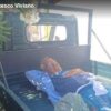 Stromboli, si frattura il femore ma non c’è ambulanza: trasportato in motoape