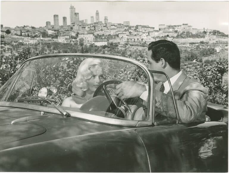 1280px Photo Diana Dors and Vittorio Gassman in a scene from La ragazza del Palio a 1957 film directed by Luigi Zampa 1957 Touring Club Italiano 04 1654