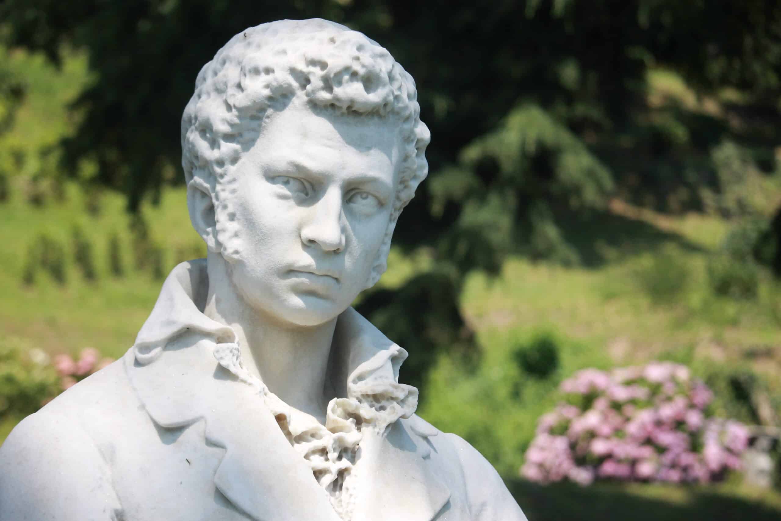 Busto Ugo Foscolo Villa del Grumello 3 scaled