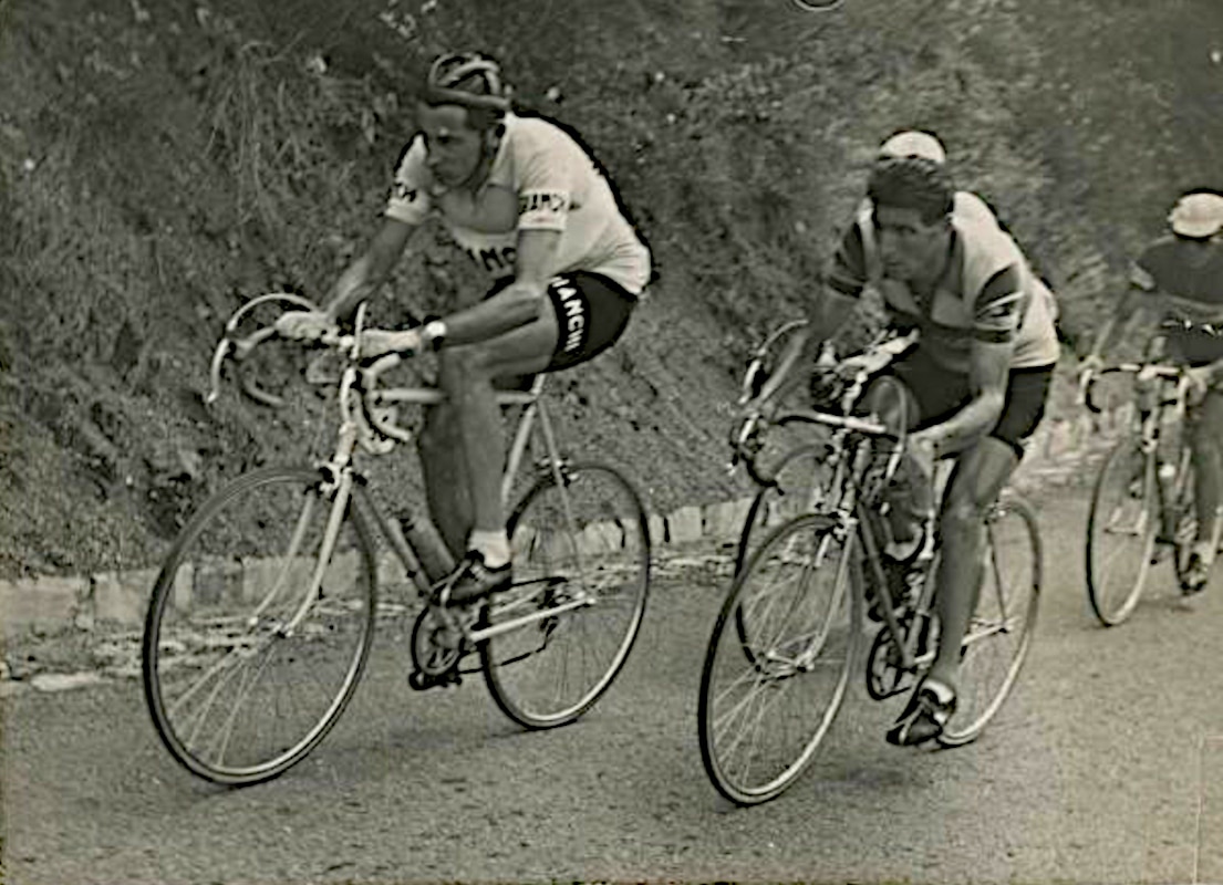Fausto Coppi e Guido De Santi sul Colle di Nava Giro dItalia 1953