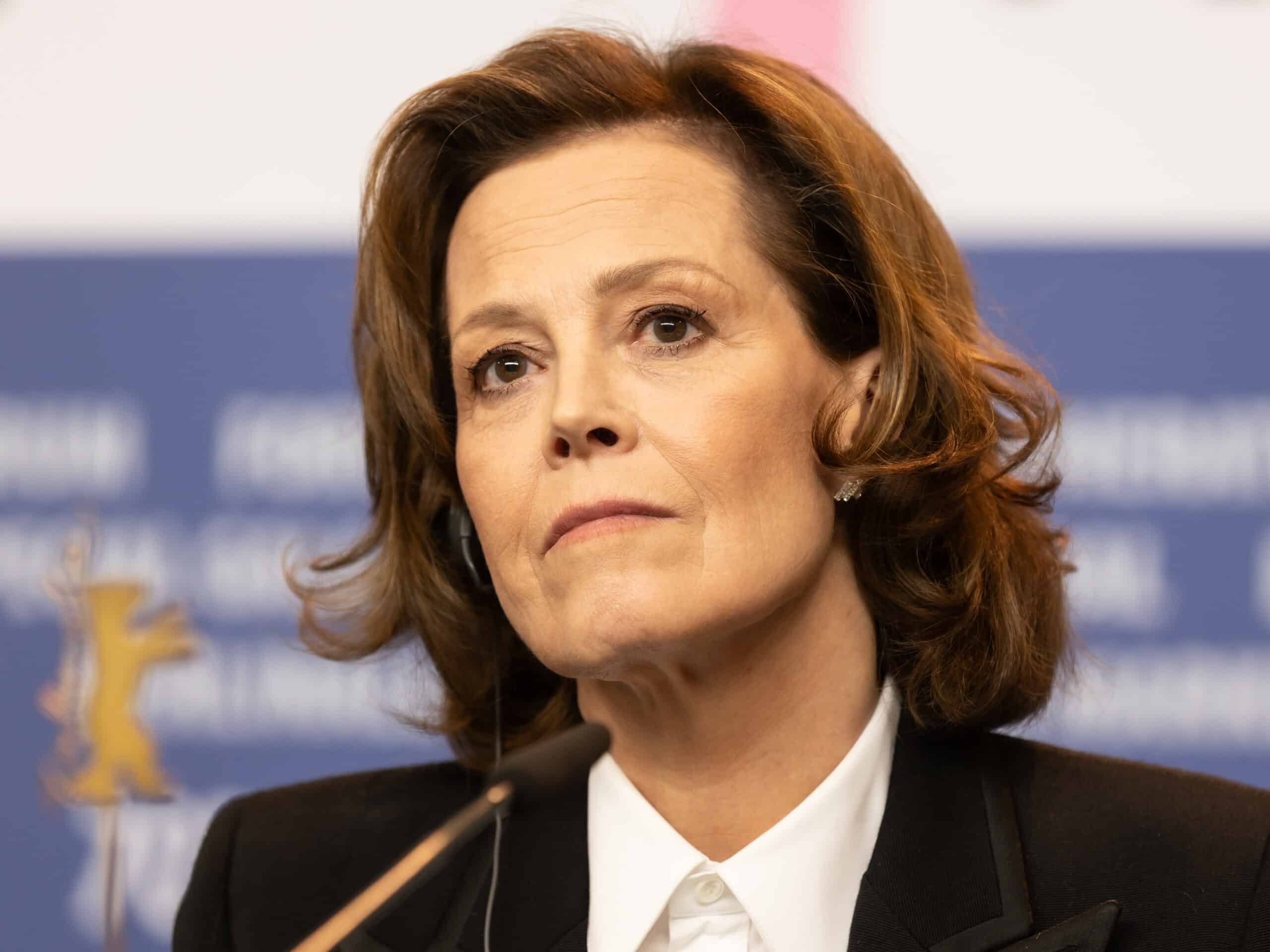 Sigourney Weaver 1765 scaled