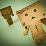 Amazon taglia 30 mila posti di lavoro negli uffici: al via le prime lettere di licenziamento. Obiettivo ridurre i costi.