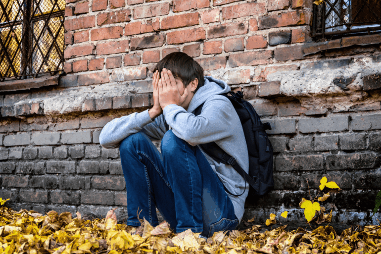 adolescente triste crisi canva