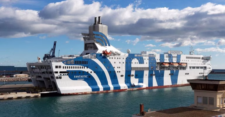 Nave italiana fermata in Francia con un malware a bordo: fermato un marinaio lettone accusato di spionaggio e legami con una potenza straniera.