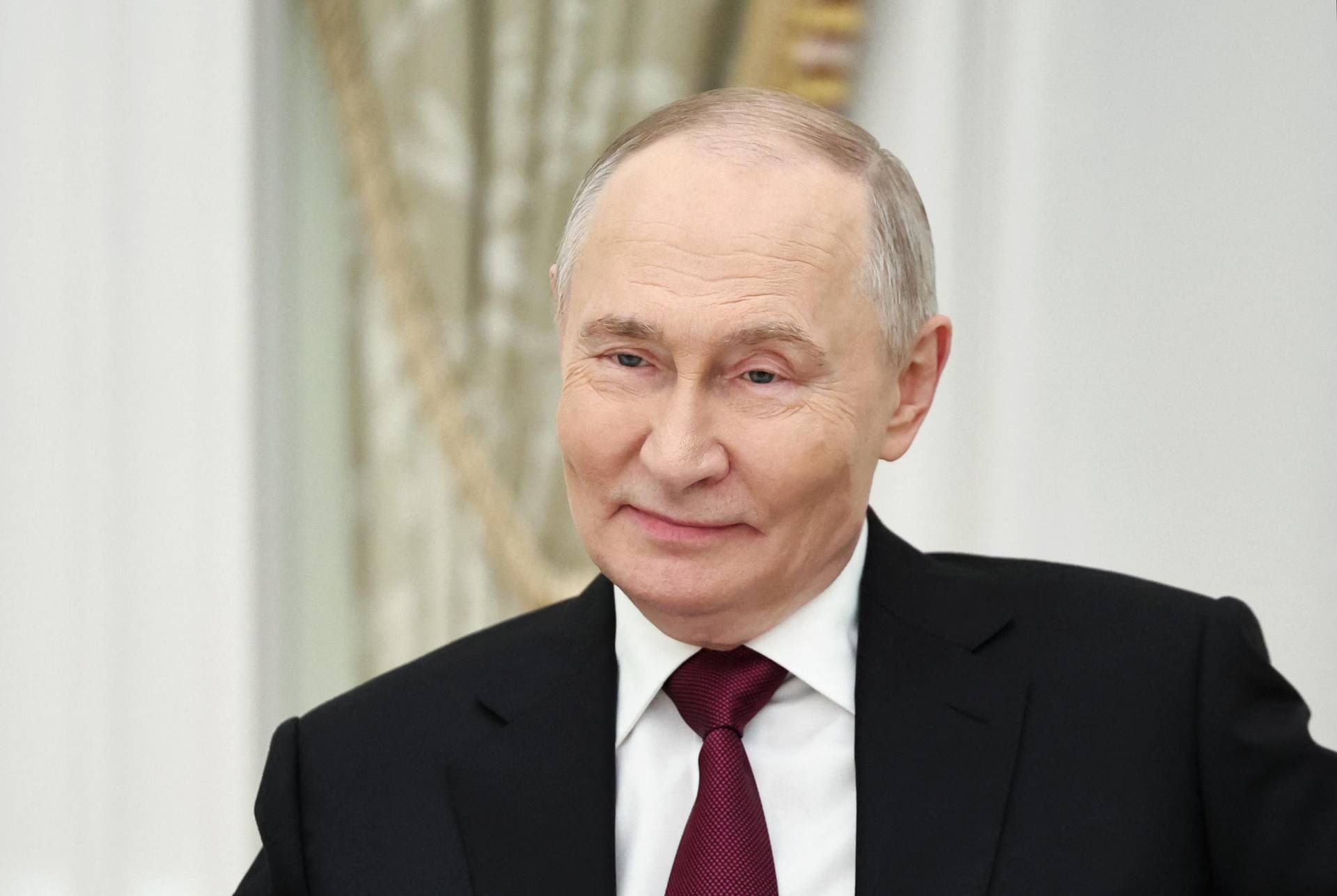 putin sorrisetto afp