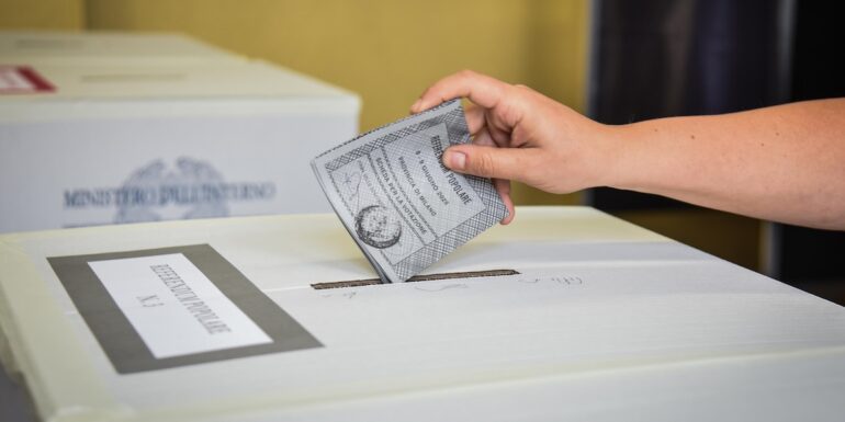 Il referendum sulla giustizia si terrà il 22 e 23 marzo 2026. Il governo fissa la data per il voto sulla separazione delle carriere.