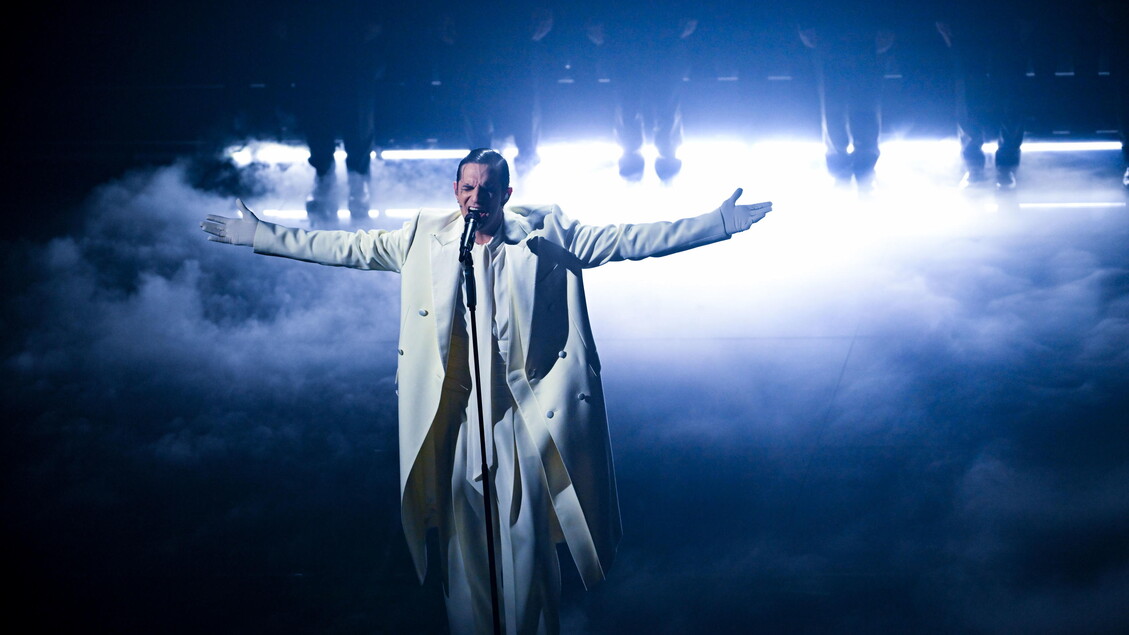 Perdutamente, l’omaggio da brivido di Achille Lauro alle vittime di Crans Montana