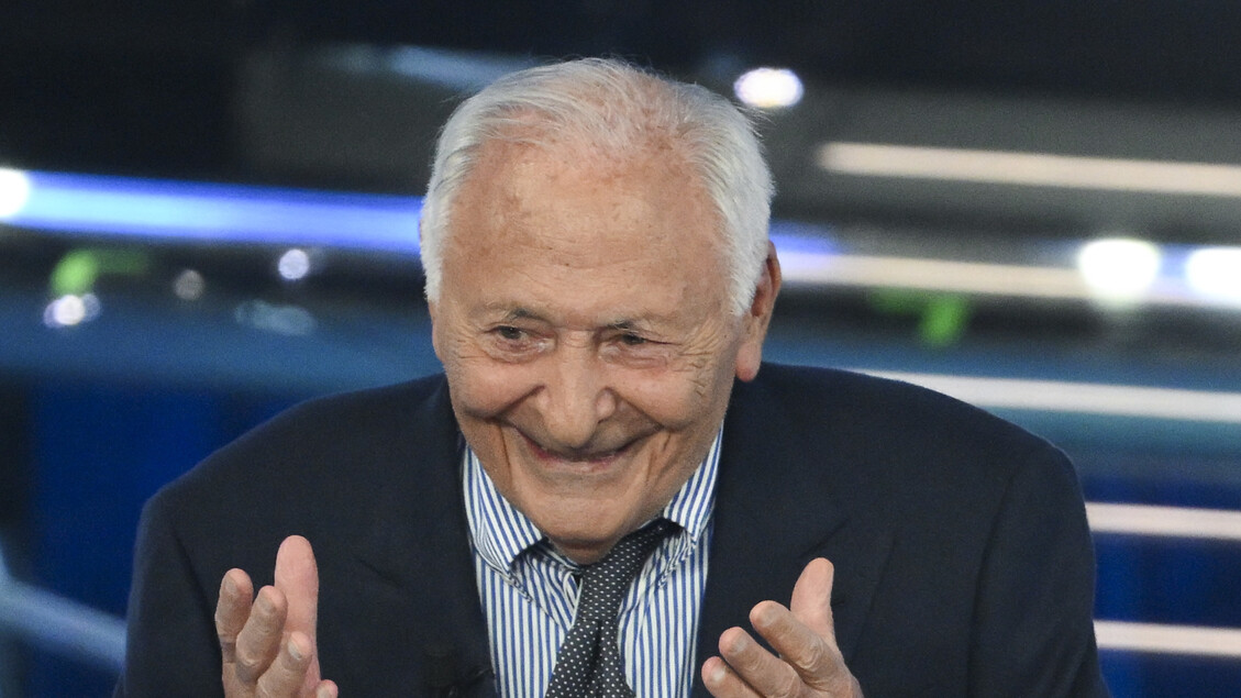 A Mogol il premio alla carriera, standing ovation all’Ariston