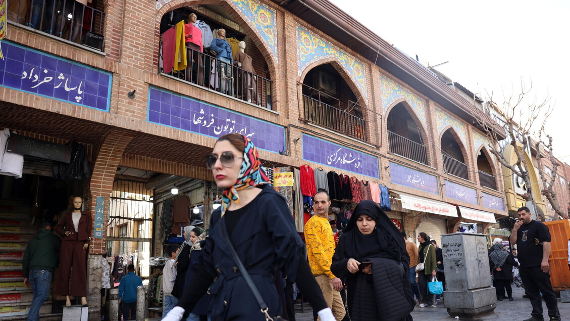 Media, la polizia nelle università in Iran per reprimere proteste