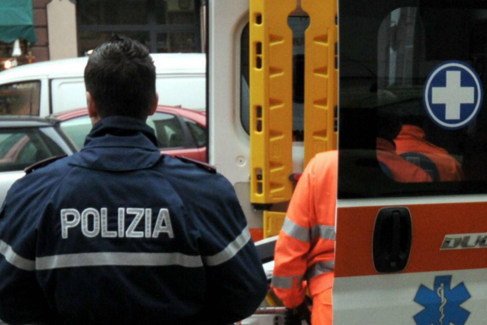 ambulanza polizia insieme fg