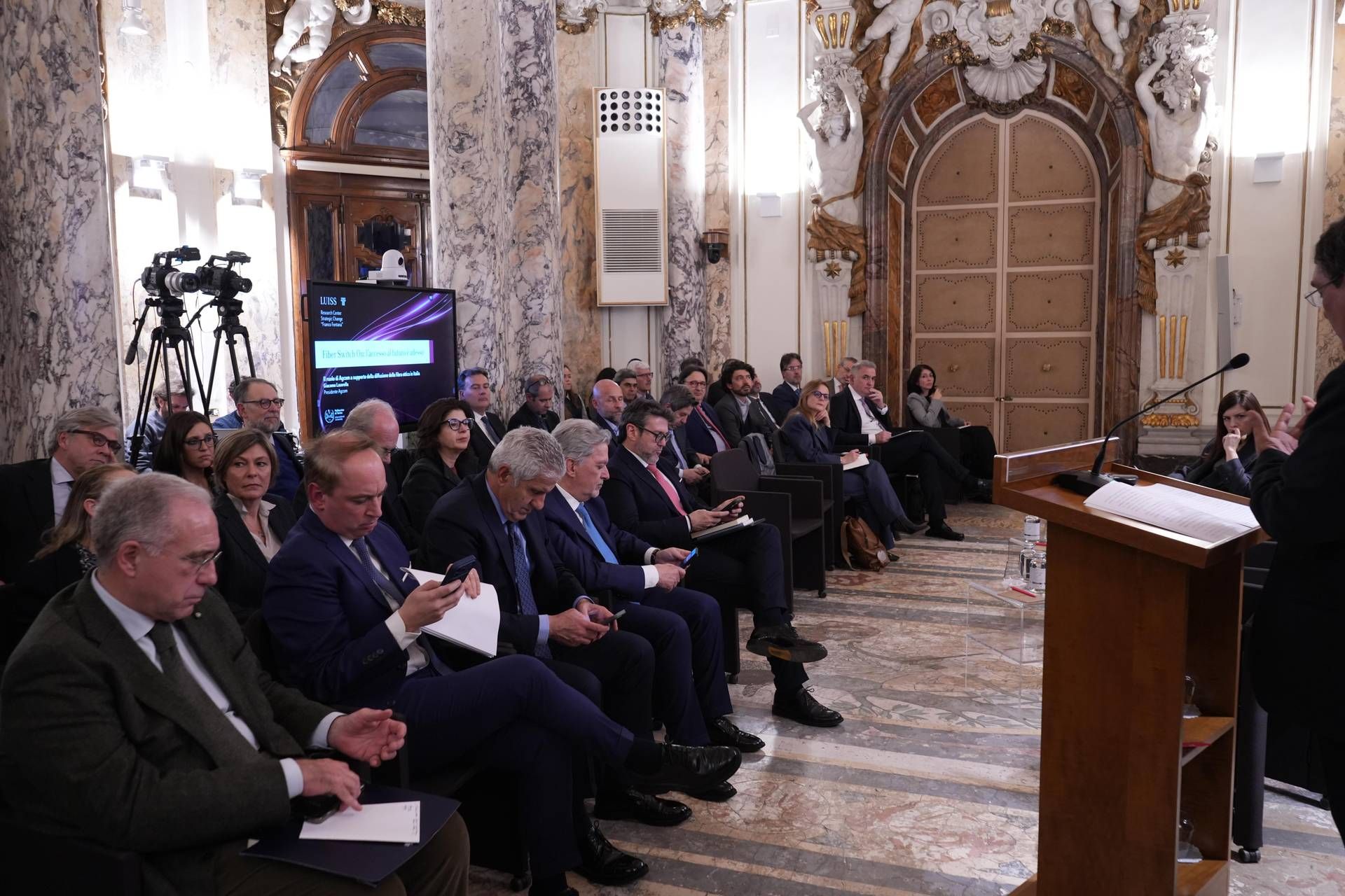 fiber switch on comm 2