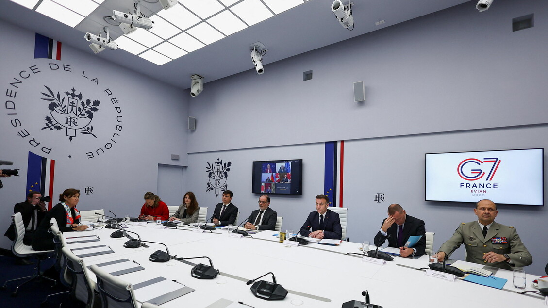 Macron, ‘consenso G7 per non cambiare posizione con Mosca, resta sforzo per Kiev’