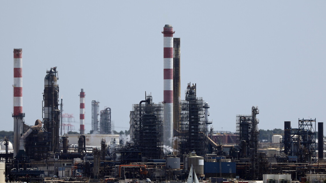 Tonfo del greggio dopo l’annuncio Usa sulla petroliera scortata