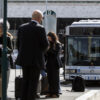 Quasi 7 italiani su 10 non usano l’autobus, Italia penultima in Ue