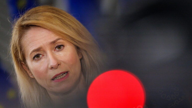 8118bcf3f6e535c8f3efad122aa3216b