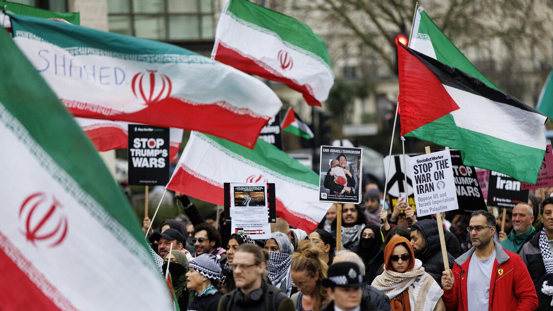Proteste per l’Iran e contro la guerra in varie parti nel mondo, da Parigi a Cipro