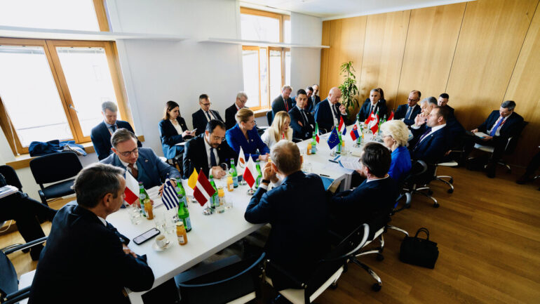 91b86eb6567d13295624945d3e4bfb98