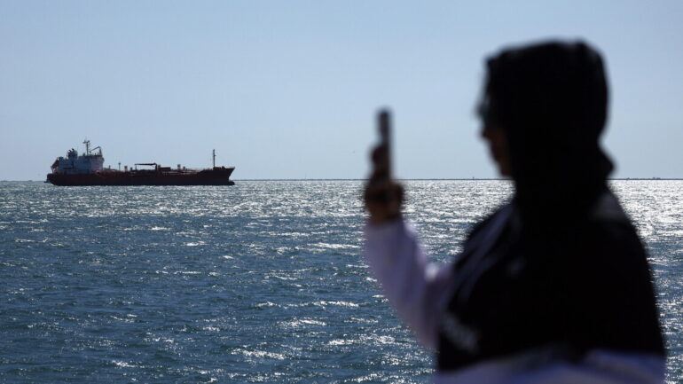 06ef0fee59388030a9c670725a8e734f