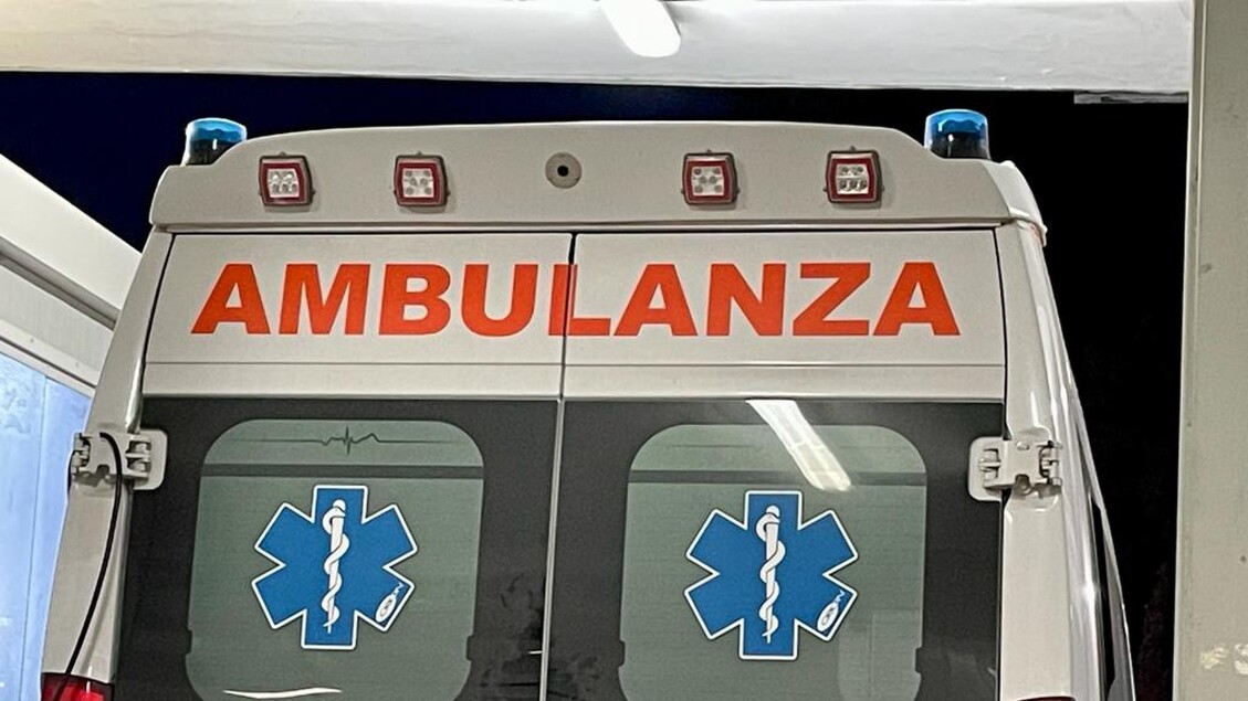 Lancia la moglie dal balcone poi si butta anche lui, morti tutti e due