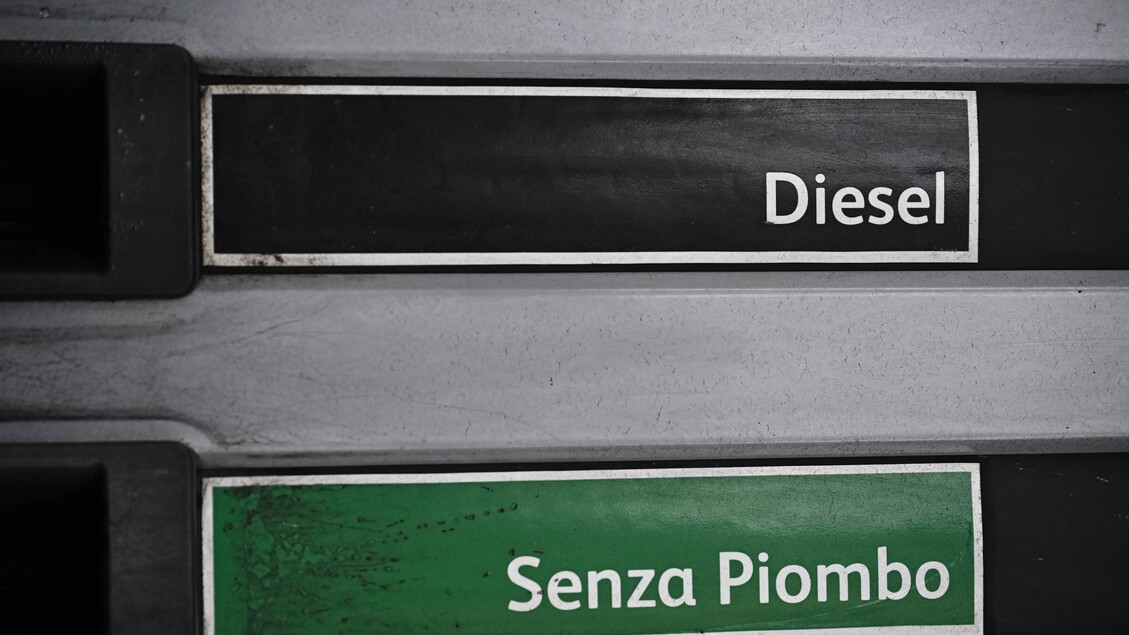 Mimit, cala ancora il prezzo medio self della benzina a 1,769 euro, gasolio a 2,124