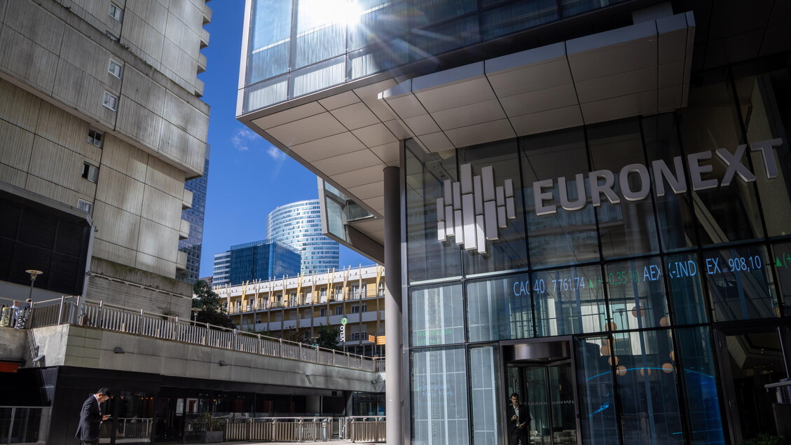 Borsa: l’Europa allunga il passo dopo gli indici Pmi, Milano +1,15%