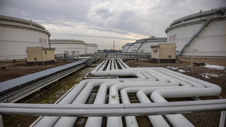 b93d6cfbb35928778266f553fa2dfad1