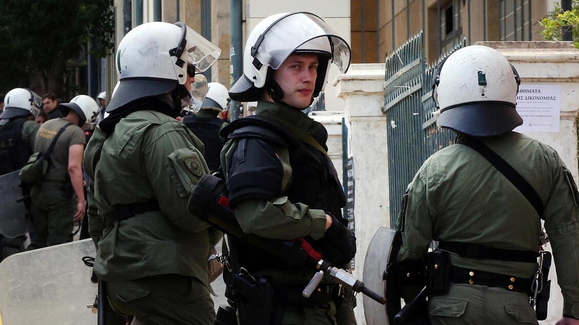 Uomo apre il fuoco al piano terra della Corte d’Appello d’Atene, 4 feriti lievi