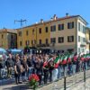 Saluti romani a Dongo, antifascisti cantano ‘Bella ciao’