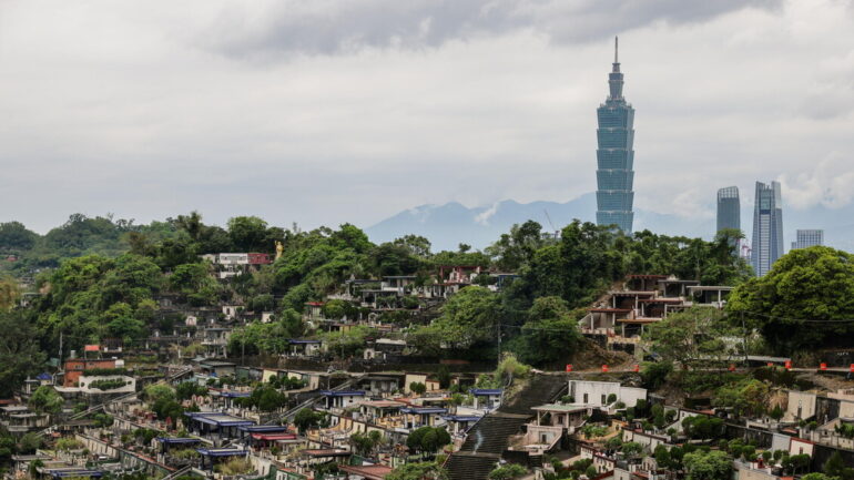 e9d961bd45efe55b38e893f535a89564