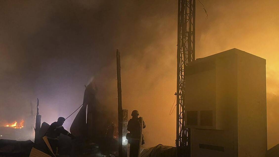 Russi attaccano Dnipropetrovsk, colpito un grattacielo