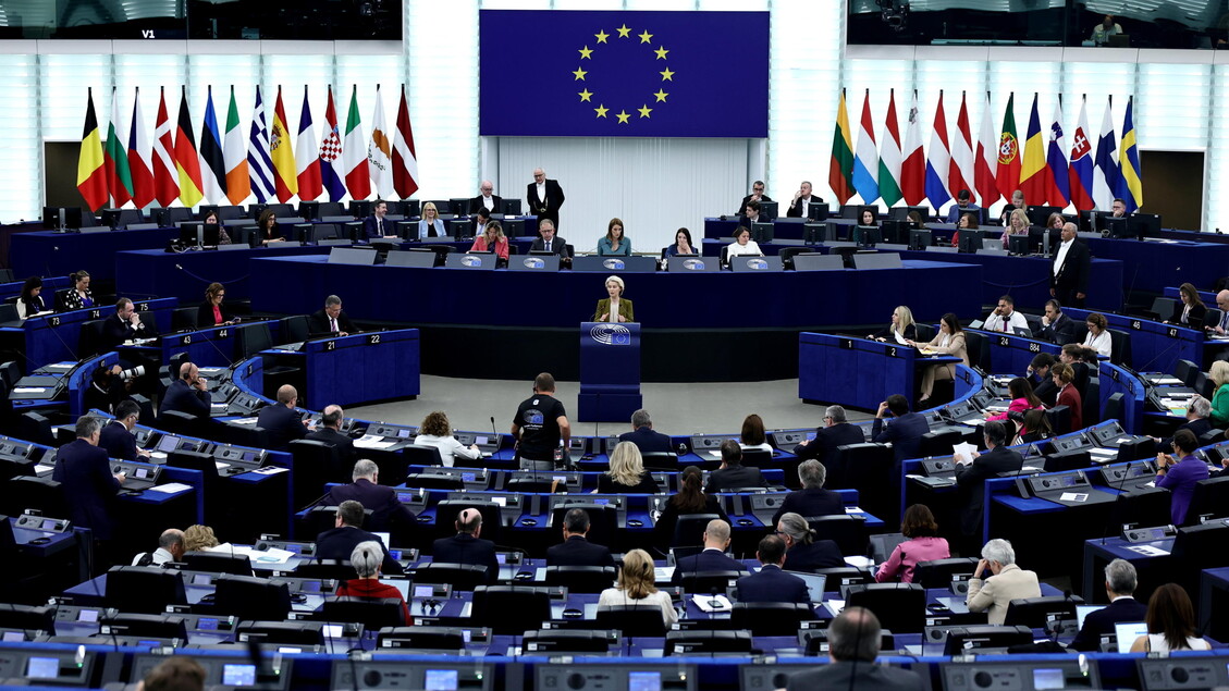Intesa Ue su rinvio dell’Ai Act, introdotto il divieto di deepfake sessuali