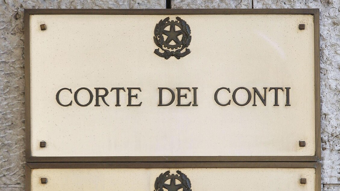 Corte dei conti, oggetti lusso e viaggi pagati con fondi per migranti