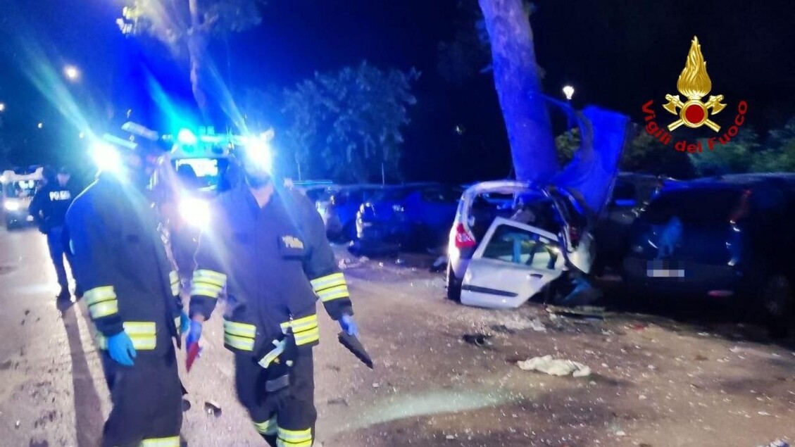 Schianto con l’auto a Forlì, due giovani morte e un’altra gravissima