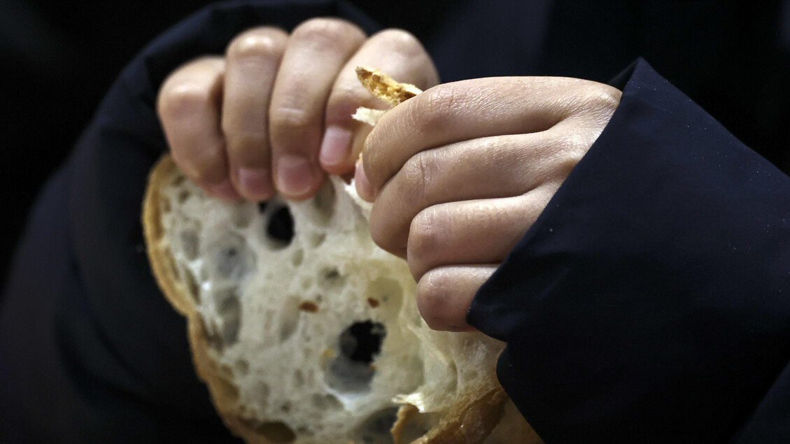 Nella stima sul rischio di povertà 2026 di Eurostat l’Italia è stabile al 18,6%