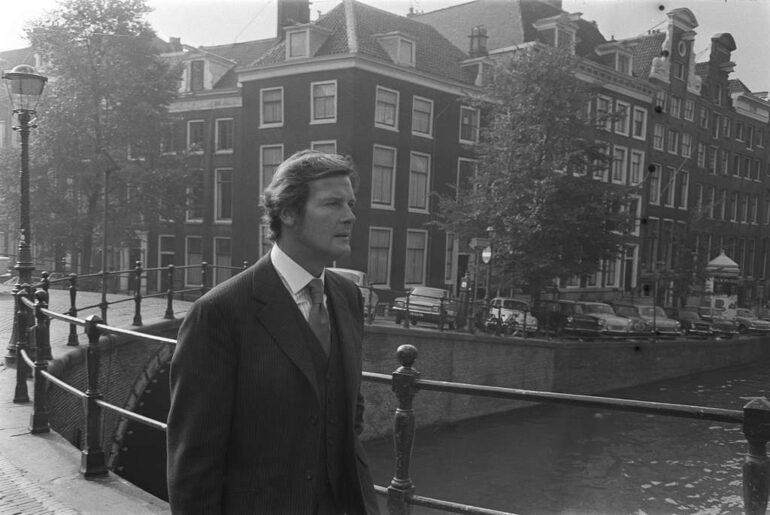 the saint roger moore engelse filmster in amsterdam bestanddeelnr 923 9139 9f445e 1024
