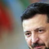 Zelensky, colpite due raffinerie in Russia a 1500 chilometri