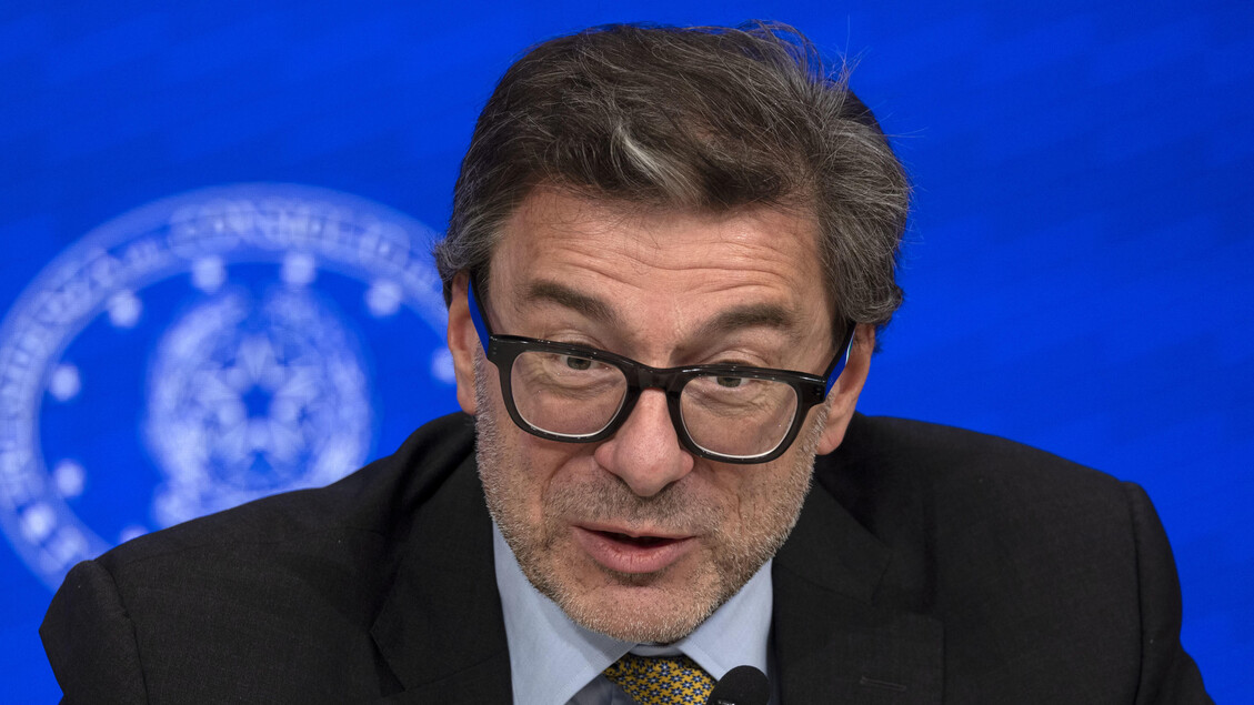 Giorgetti, Mps a chi dà di più. Siamo legati a criteri di debito pubblico