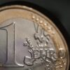 L’euro è in calo, a 1,1367 dollari