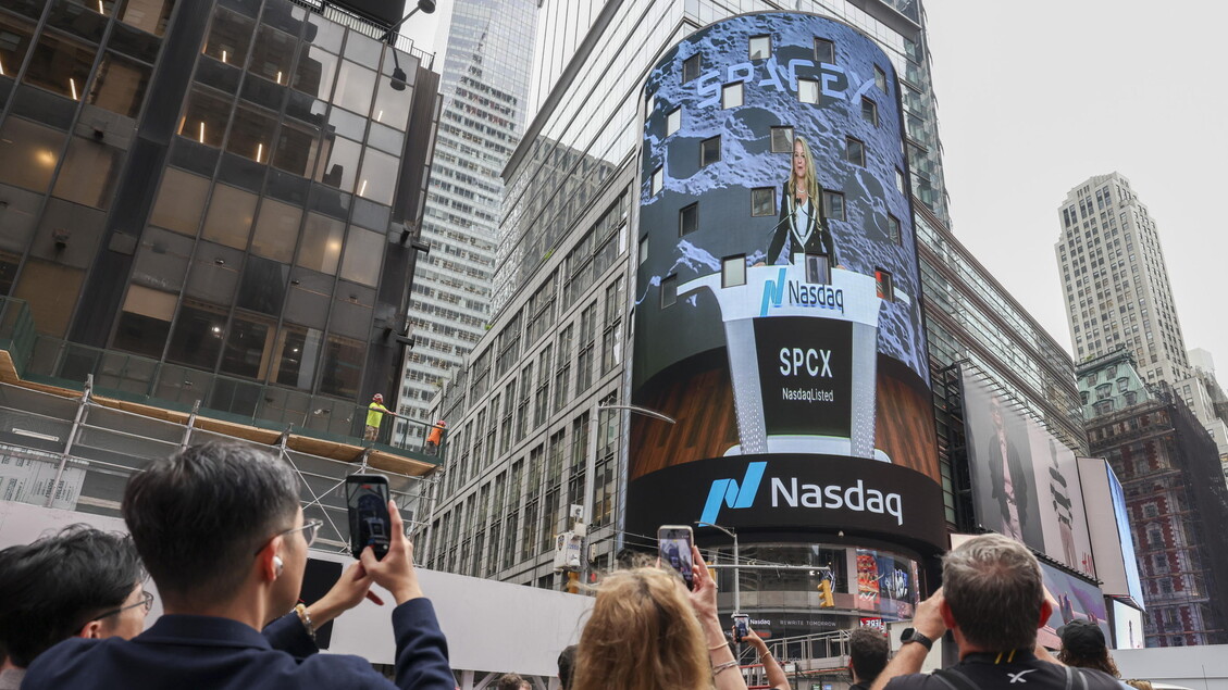 ++ SpaceX vola all’esordio al Nasdaq, +11% a 150 dollari ++