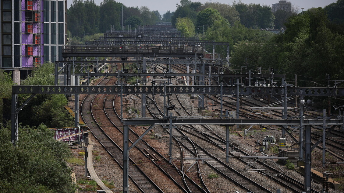Scontro tra due treni a nord di Londra, ‘morto un macchinista’