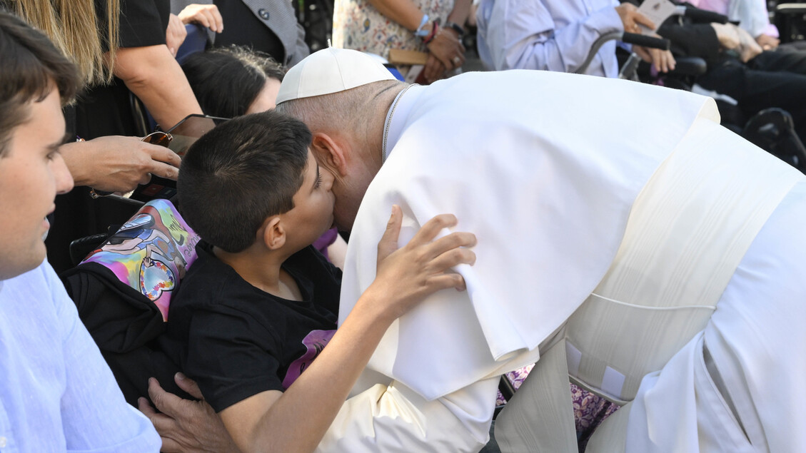 ++ Il Papa ai giovani, davanti al vuoto dell’indifferenza siate umani ++