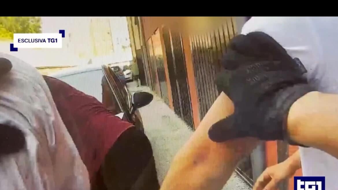 Al Tg1 video bodycam agente, ‘contatto tra Fakir e altra persona’