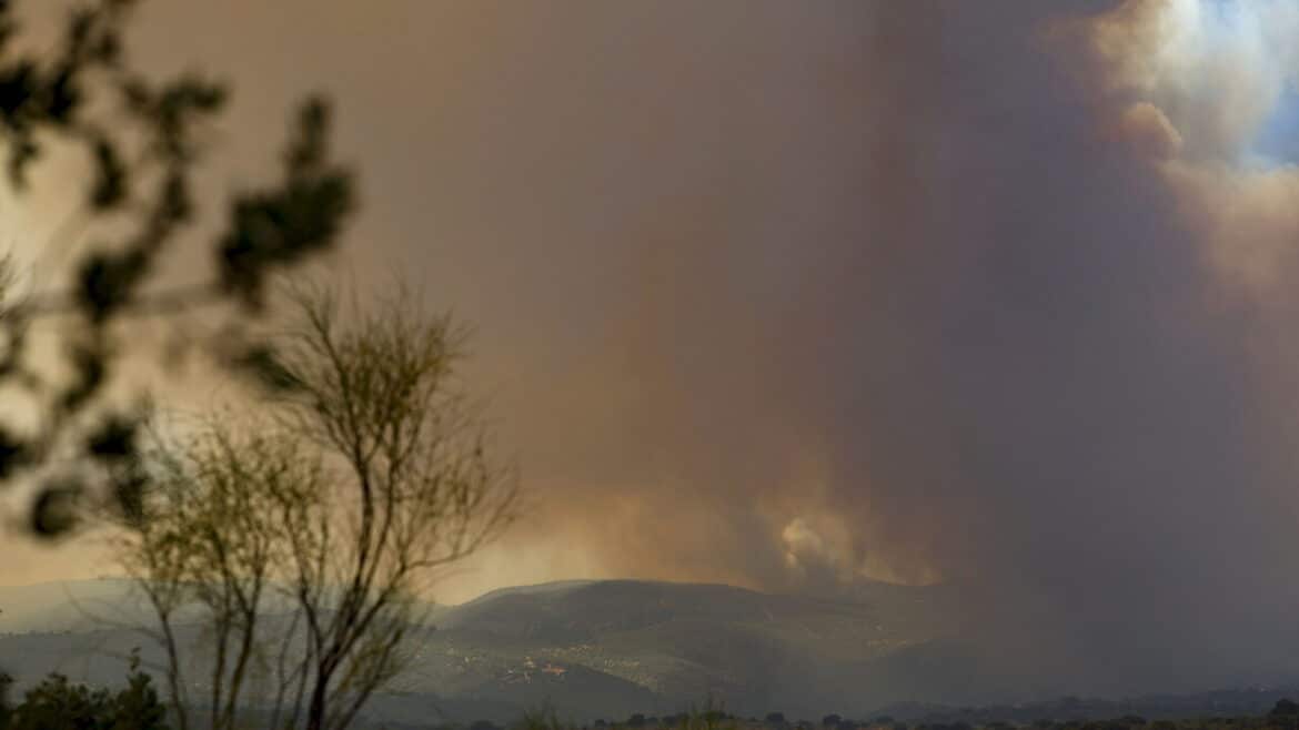 Spagna, ‘incendio vicino a Madrid al suo apice, impossibile spegnerlo’